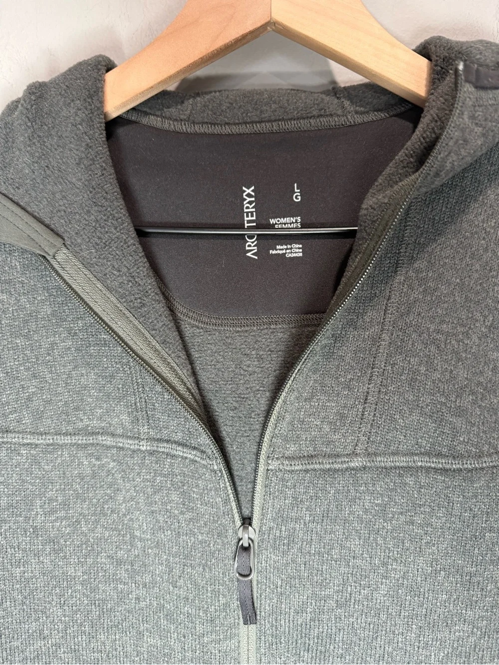 Arc'teryx Women’s Covert‎ Hoodie/Cardigan Dark Gray/Charcoal Size Large EUC